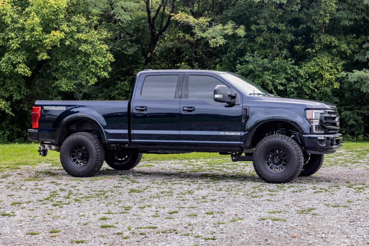 Ford F-250 Super Duty Suspension Lift Kit - Rough Country - 3 Inch Lift | Tremor - '19-'22